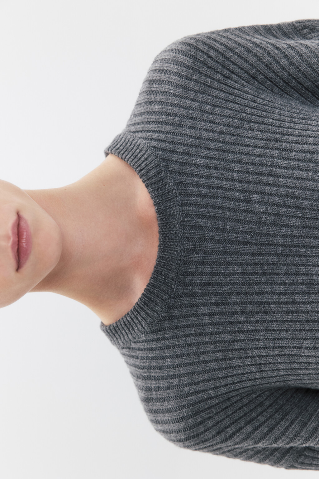 Платье миди вязаное в рубчик - цвет серый - 6