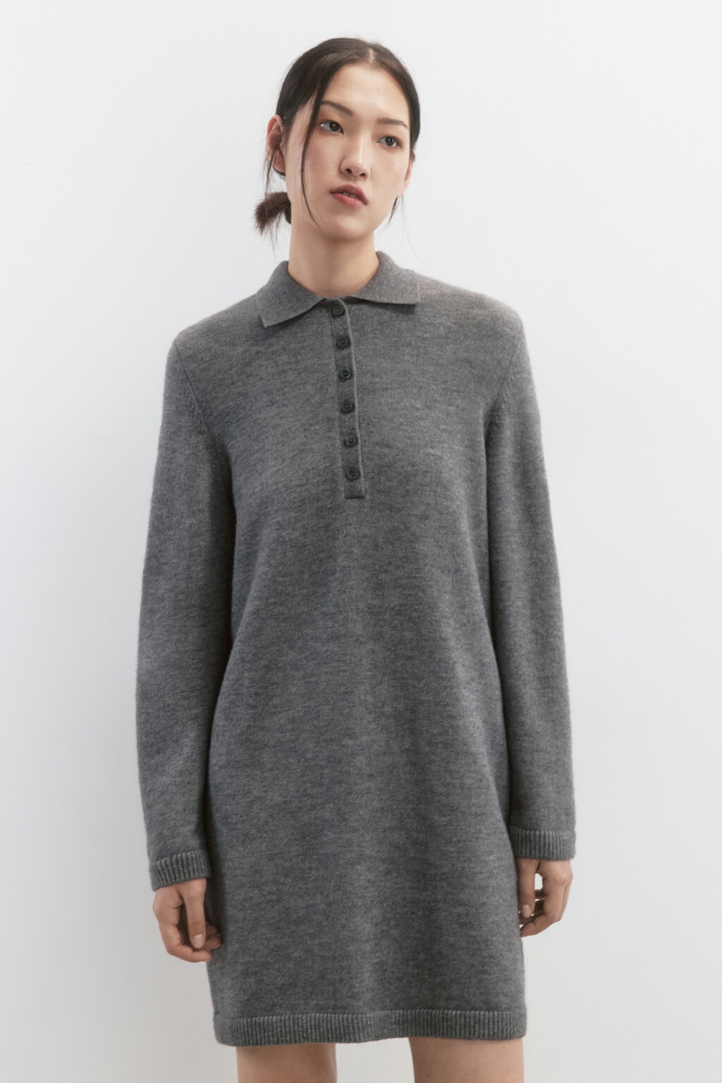 Платье миди вязаное с воротником-поло - цвет серый - 2