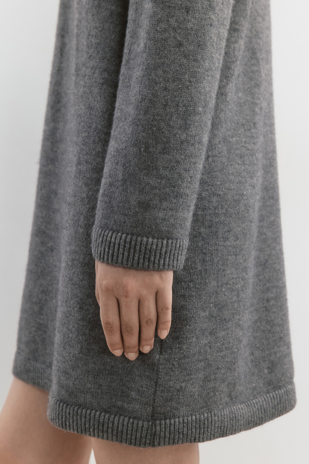 Платье миди вязаное с воротником-поло - цвет серый - 6