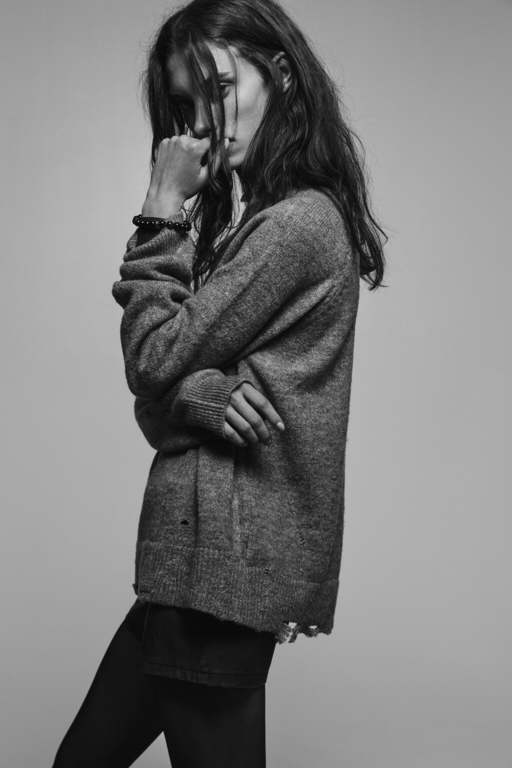 Свитер с горлом вязаный в стиле гранж - цвет серый - 1