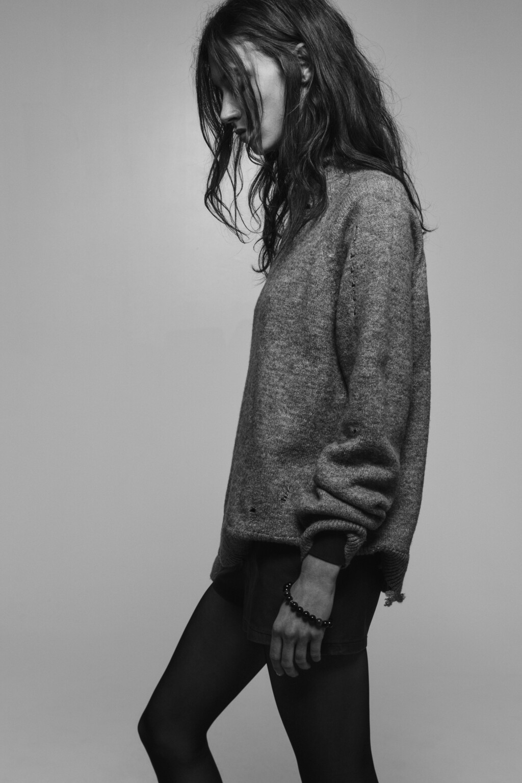 Свитер с горлом вязаный в стиле гранж - цвет серый - 2