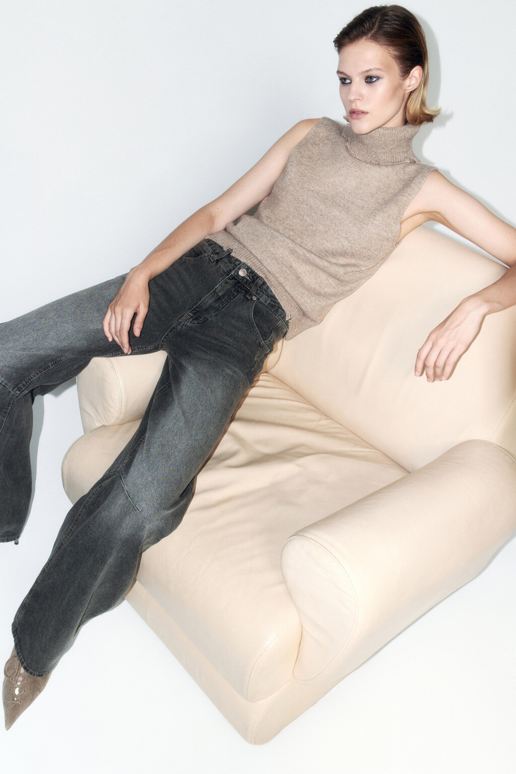 Жилет вязаный рваный с воротником - цвет бежевый - 2