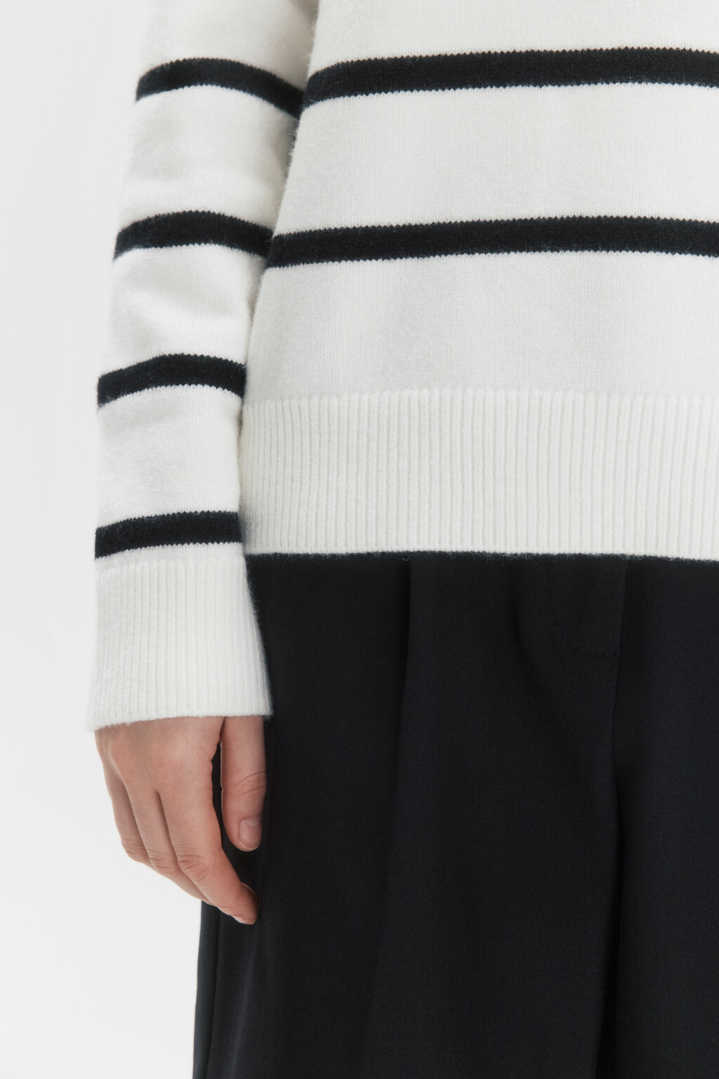 Джемпер вязаный свободного кроя - цвет белый - 7