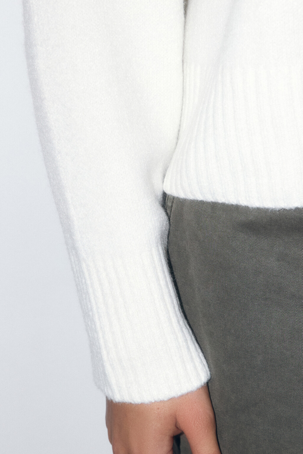 Свитер толстой вязки с воротником-стойкой - цвет молочный - 7