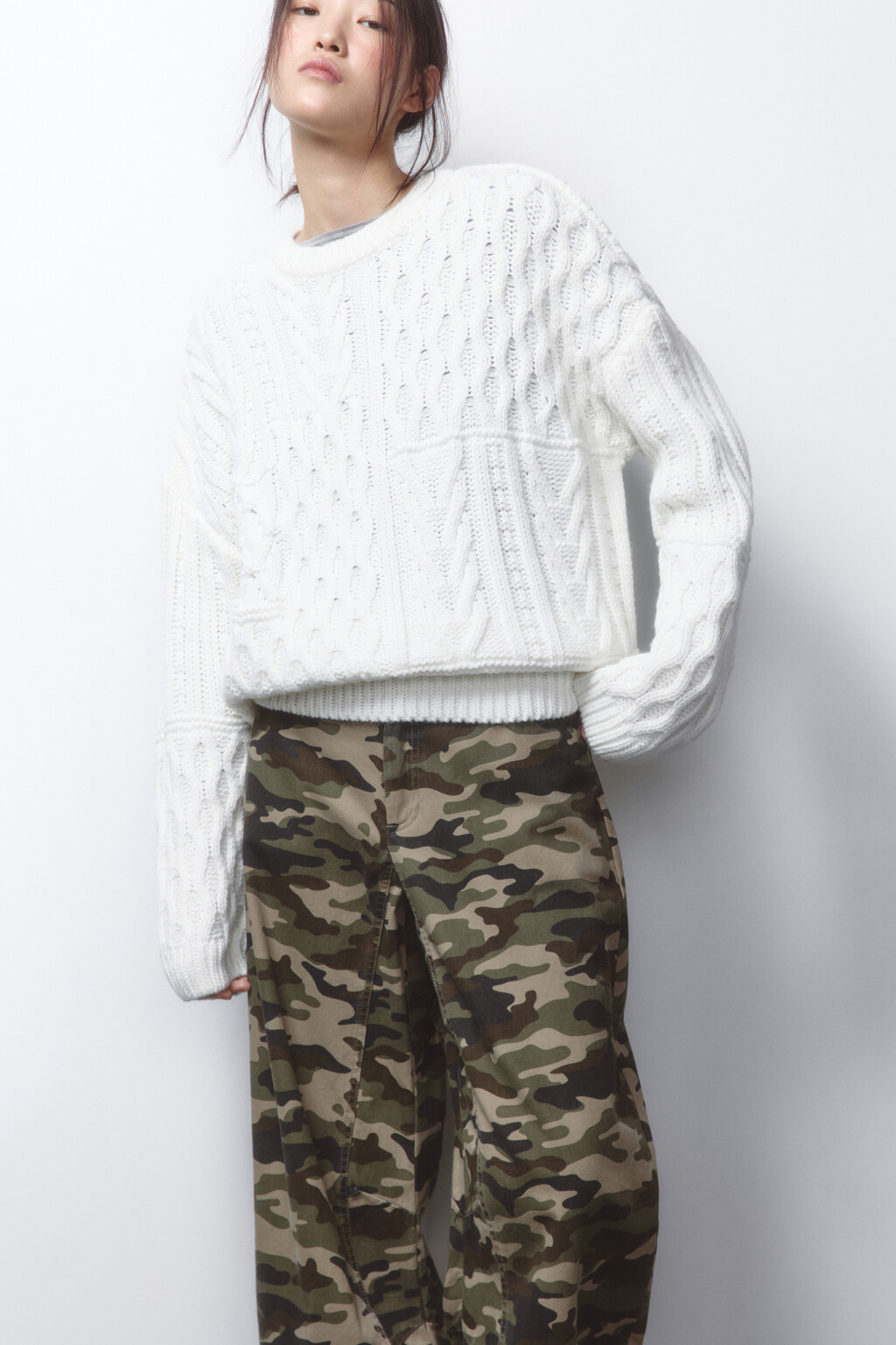 Джемпер вязаный с узором-косичкой - цвет молочный - 1