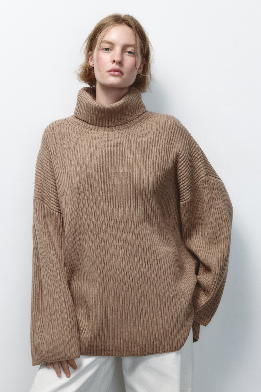 Свитер oversize в рубчик с воротником - цвет бежевый - 2