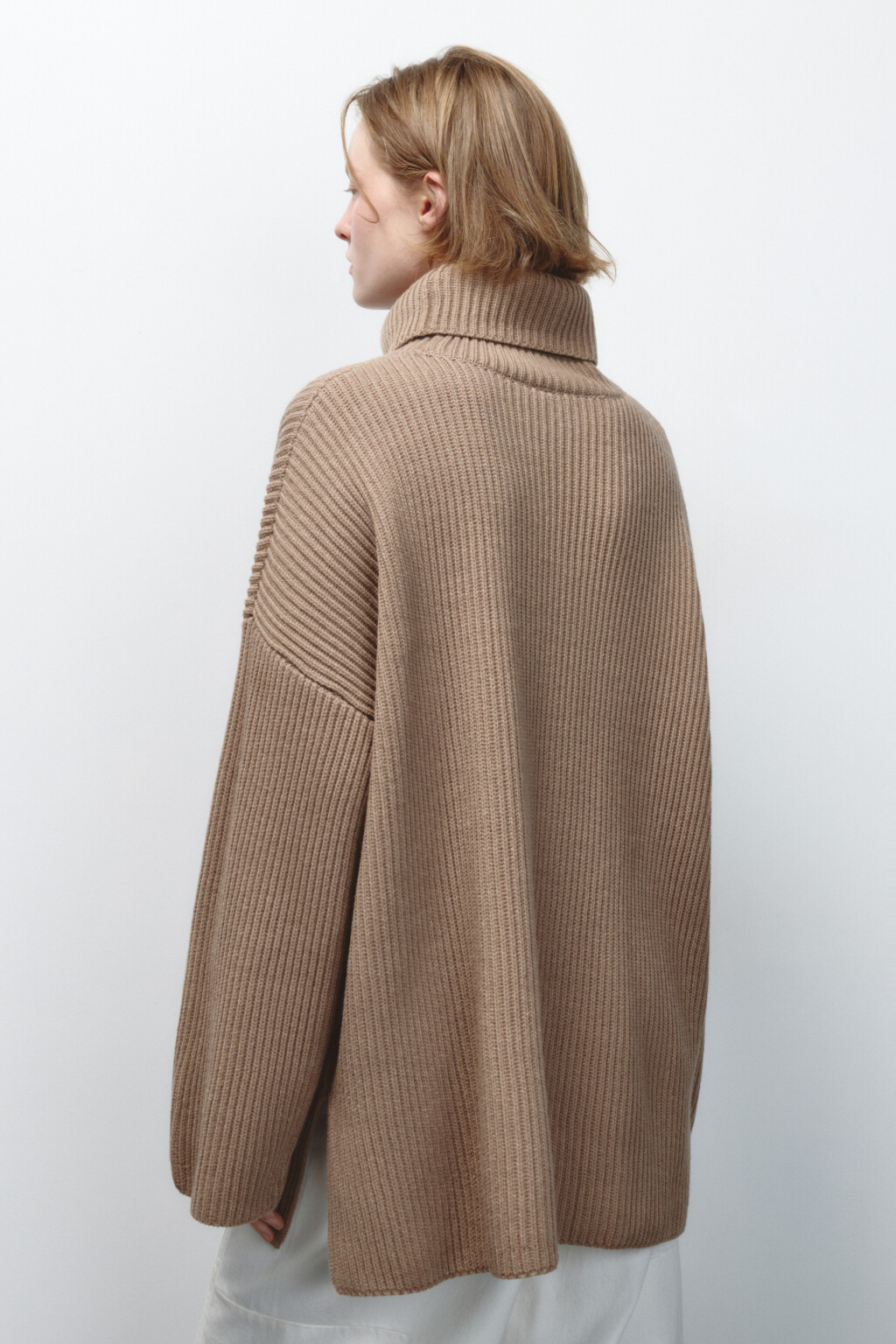 Свитер oversize в рубчик с воротником - цвет бежевый - 4