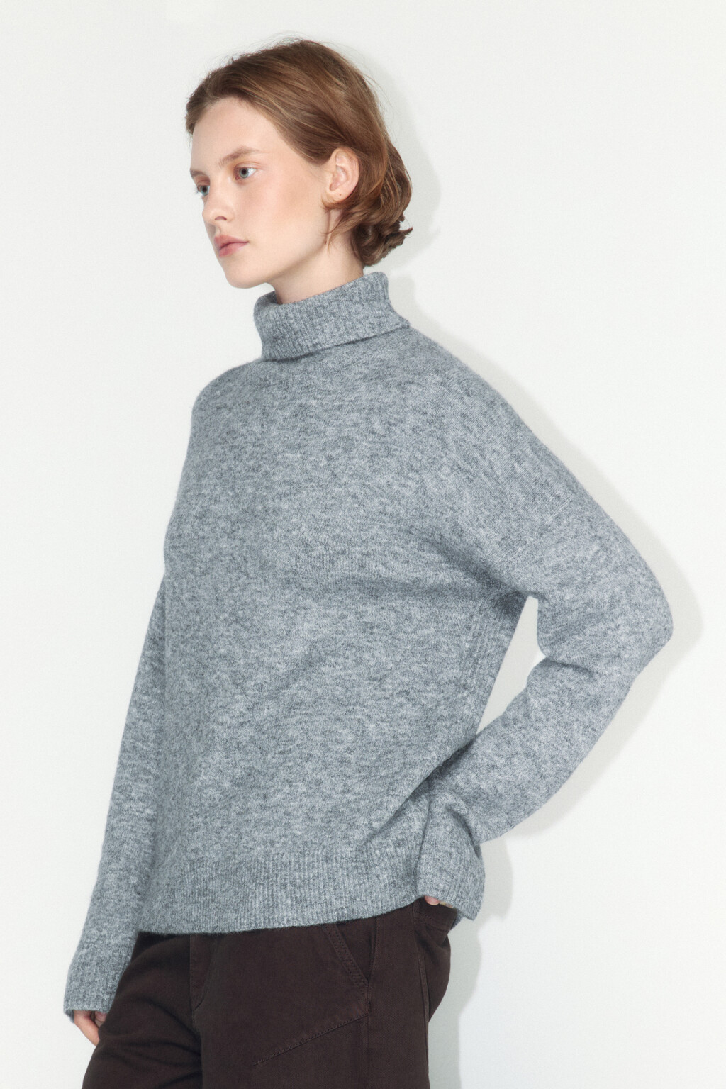 Свитер тонкой вязки с воротником - цвет серый - 3