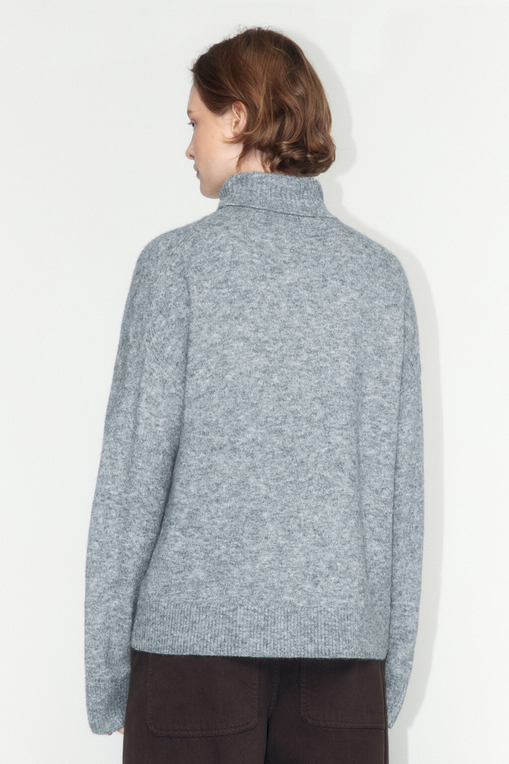 Свитер тонкой вязки с воротником - цвет серый - 4