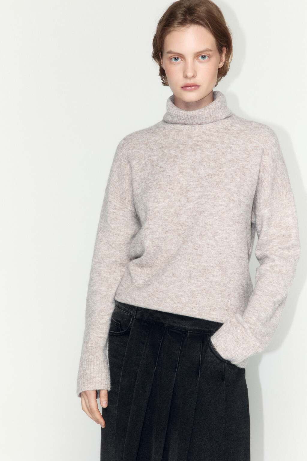 Свитер тонкой вязки с воротником - цвет бежевый - 1