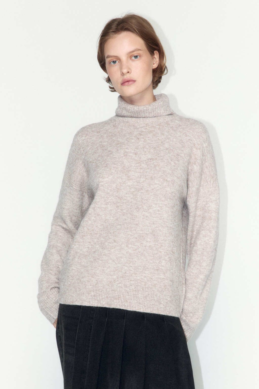 Свитер тонкой вязки с воротником - цвет бежевый - 2