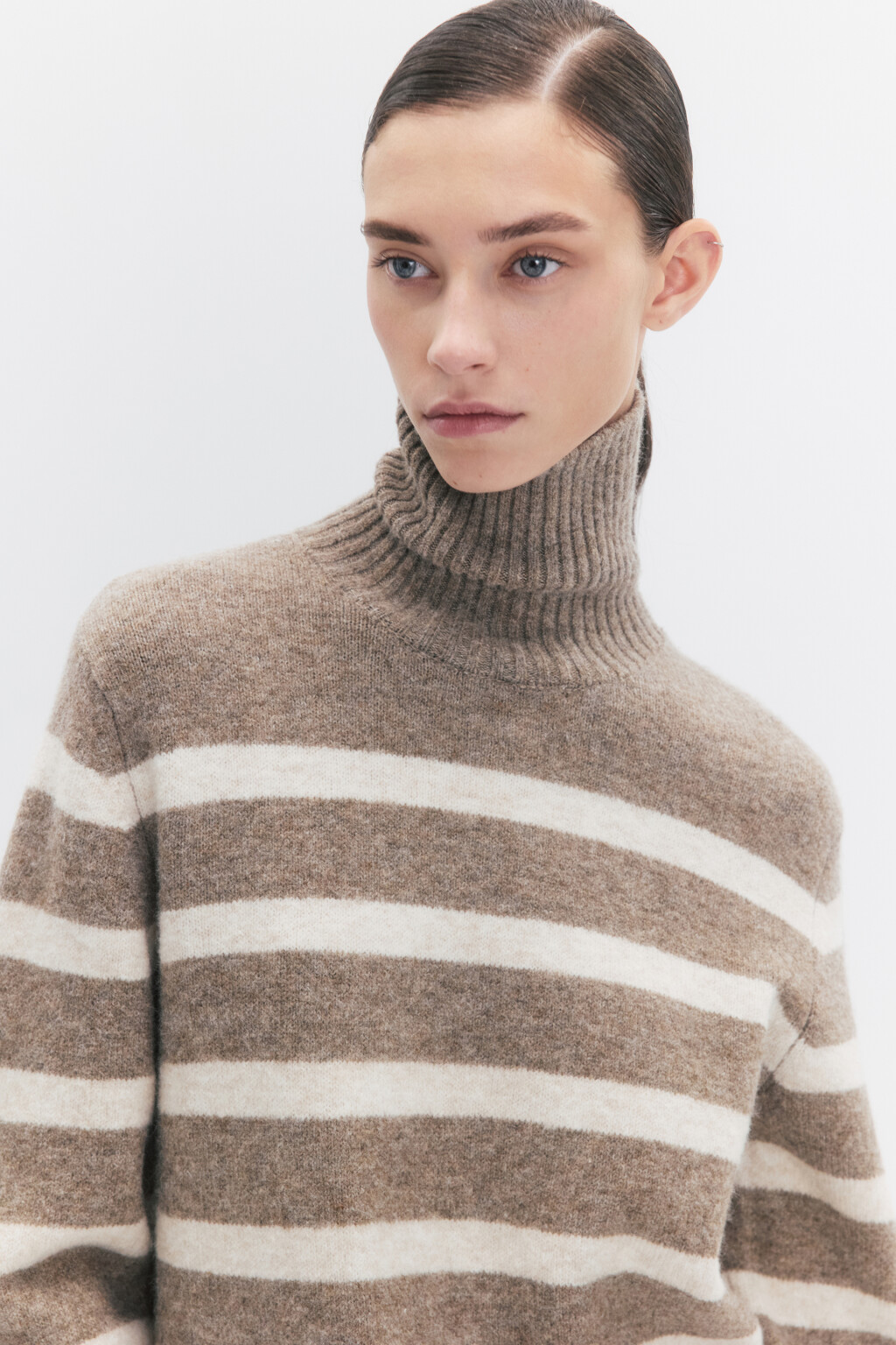 Свитер с горлом укороченный в полоску - цвет бежевый - 1