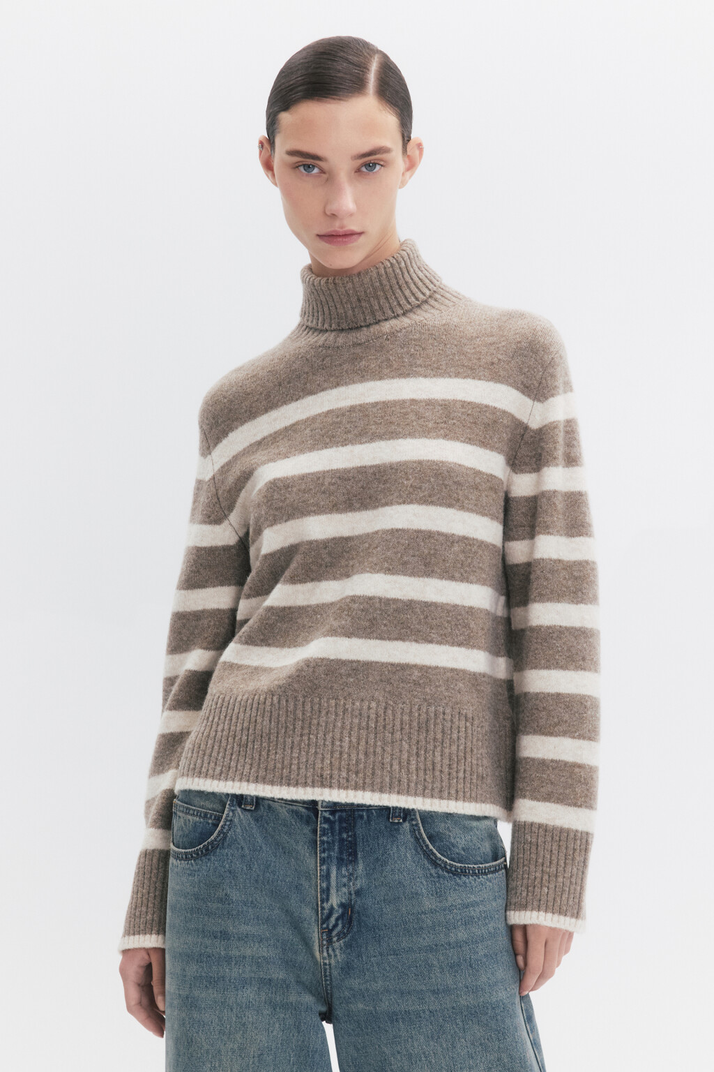 Свитер с горлом укороченный в полоску - цвет бежевый - 2