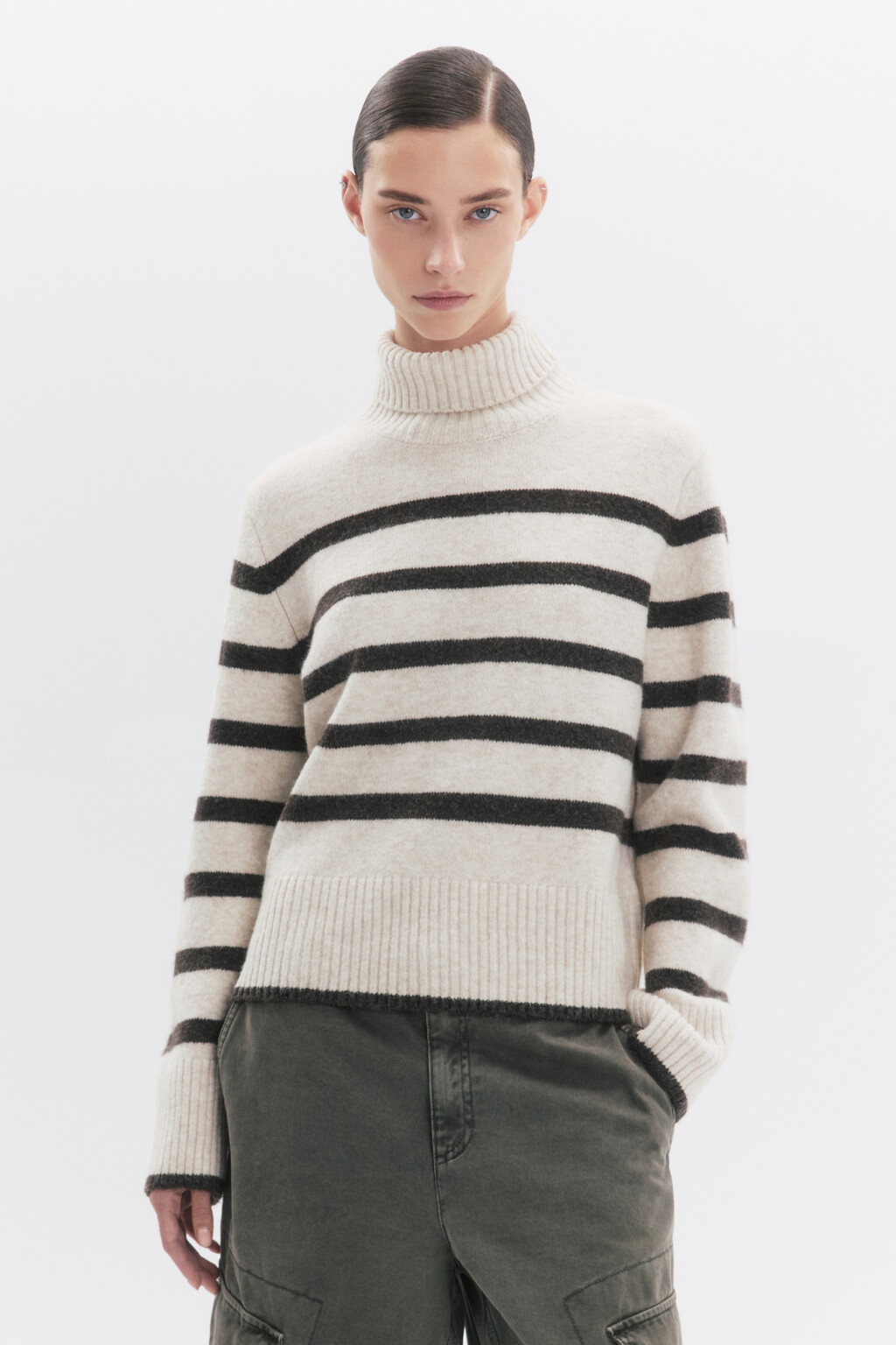 Свитер с горлом укороченный в полоску - цвет бежевый - 2