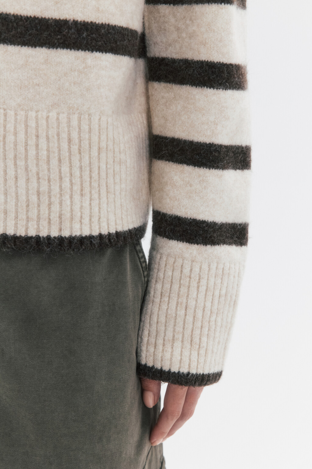 Свитер с горлом укороченный в полоску - цвет бежевый - 8