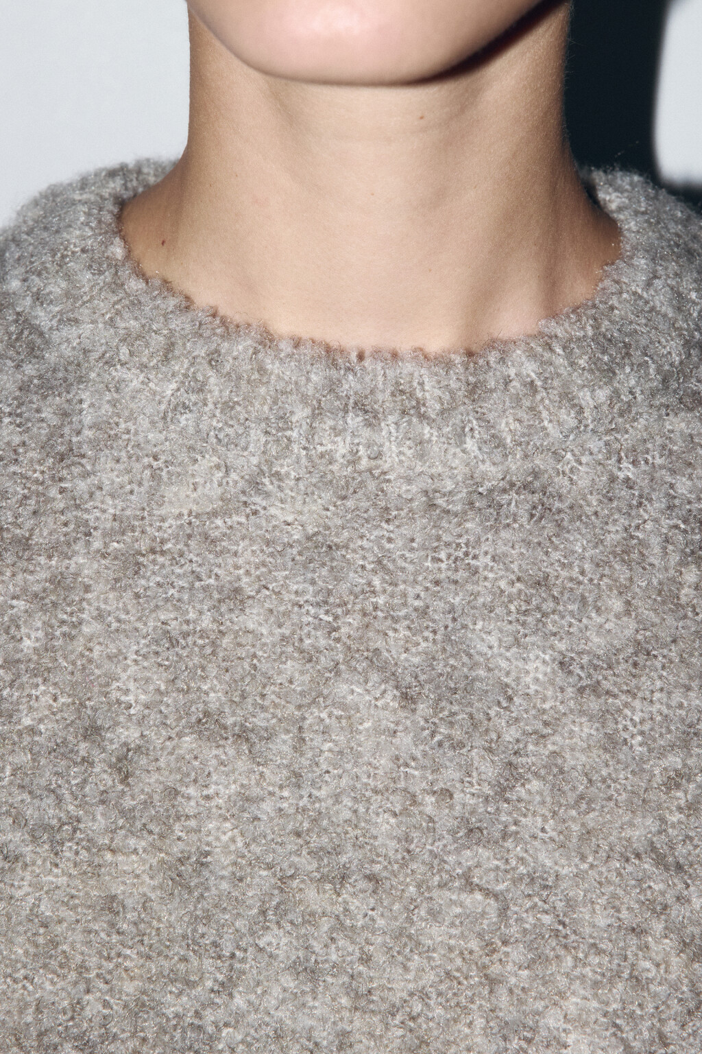 Джемпер пушистый вязаный с шерстью - цвет бежевый - 6