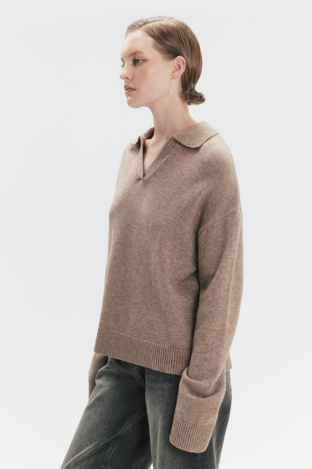 Джемпер вязаный с воротником и V-вырезом - цвет бежевый - 3