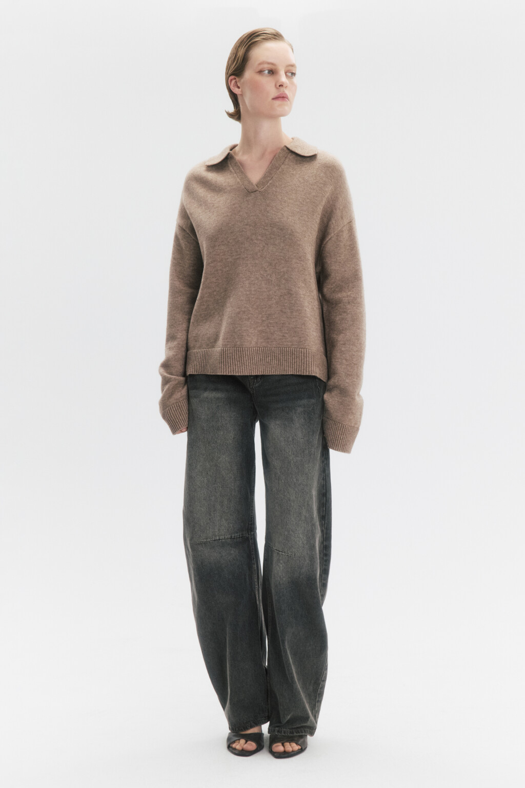 Джемпер вязаный с воротником и V-вырезом - цвет бежевый - 5