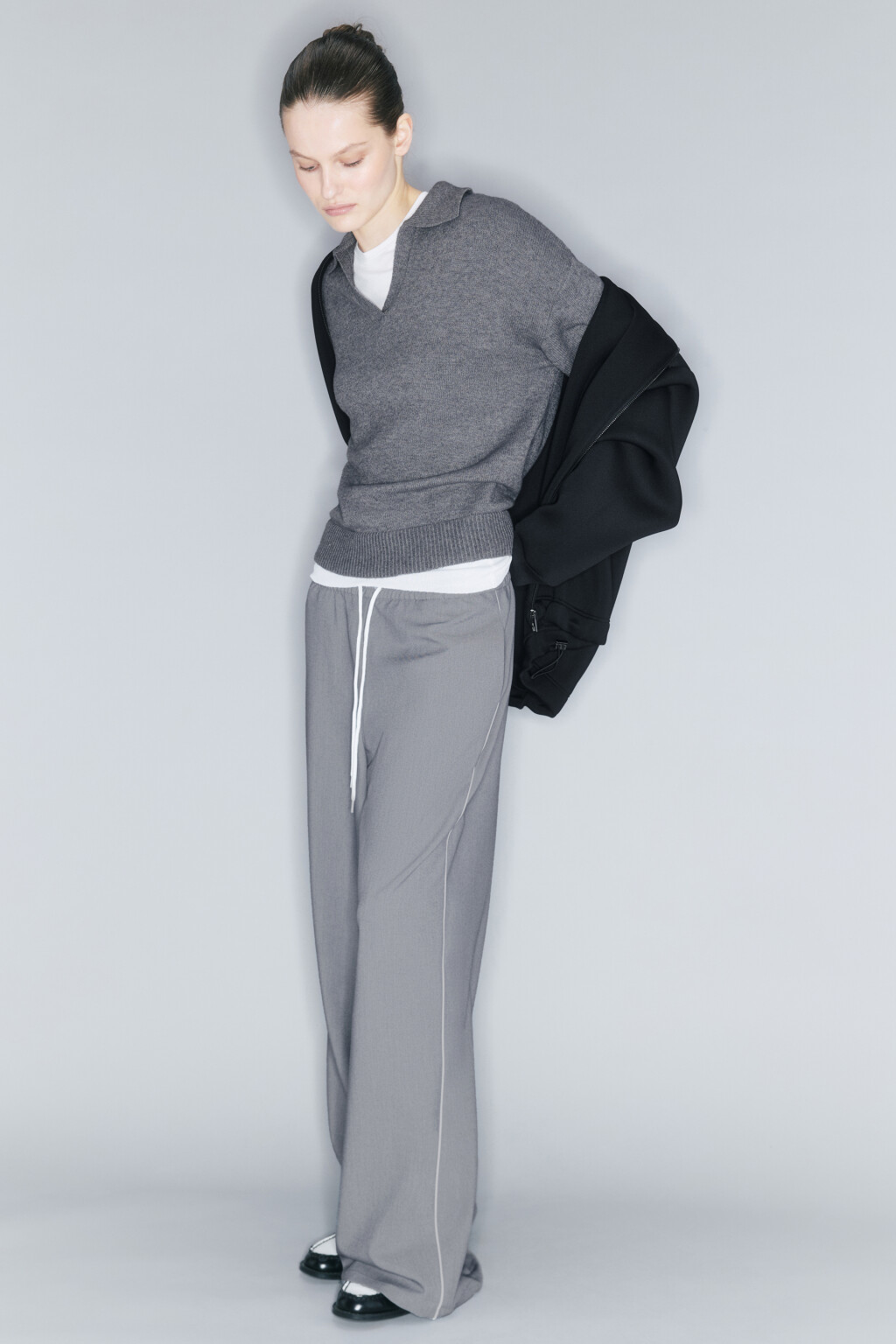 Джемпер вязаный с воротником и V-вырезом - цвет серый - 1