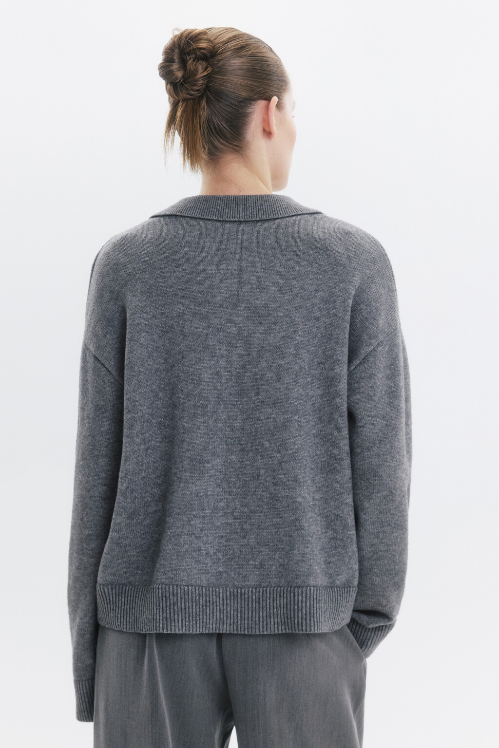 Джемпер вязаный с воротником и V-вырезом - цвет серый - 5