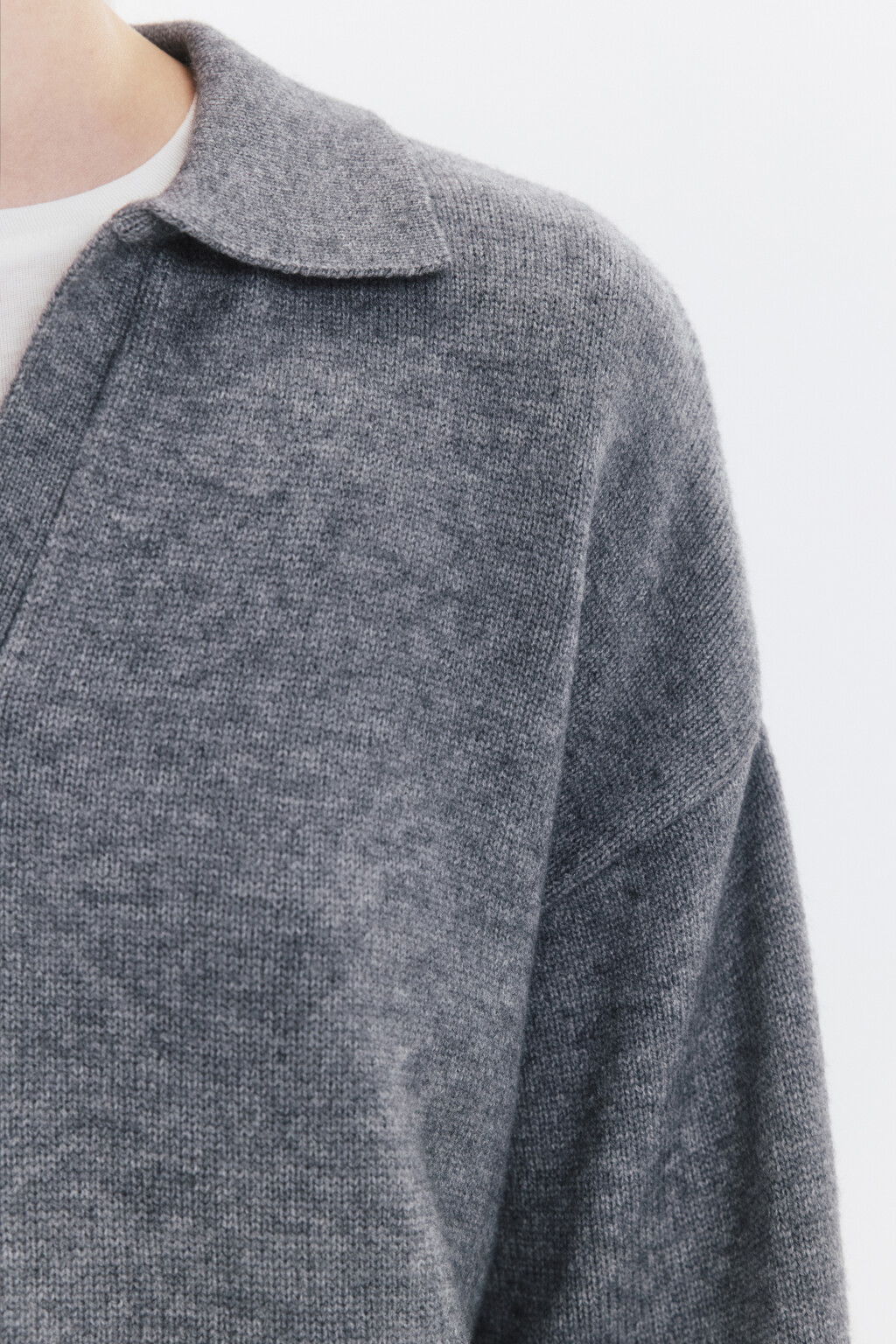Джемпер вязаный с воротником и V-вырезом - цвет серый - 8