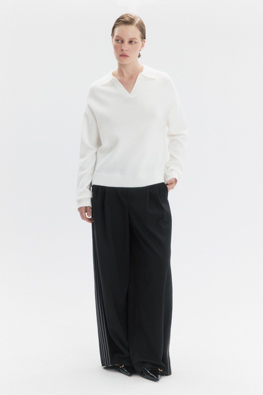 Джемпер вязаный с воротником и V-вырезом - цвет молочный - 5