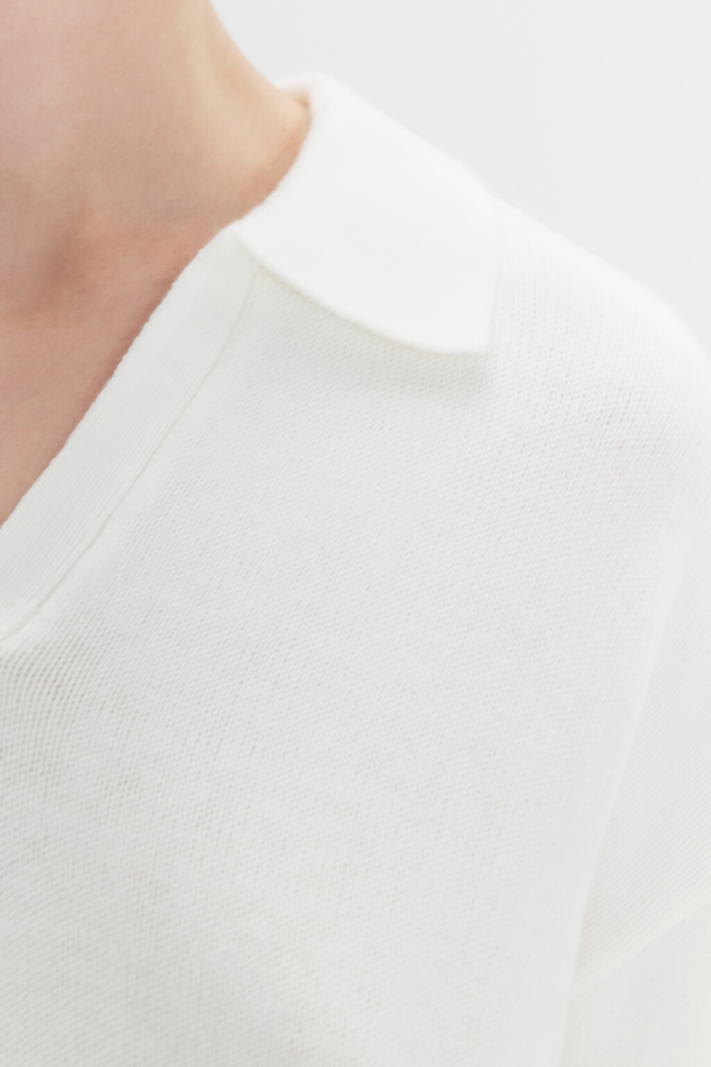 Джемпер вязаный с воротником и V-вырезом - цвет молочный - 6