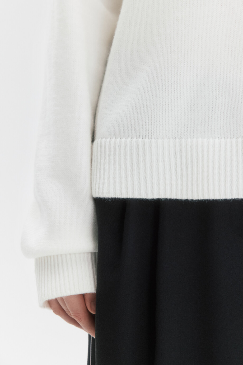 Джемпер вязаный с воротником и V-вырезом - цвет молочный - 7