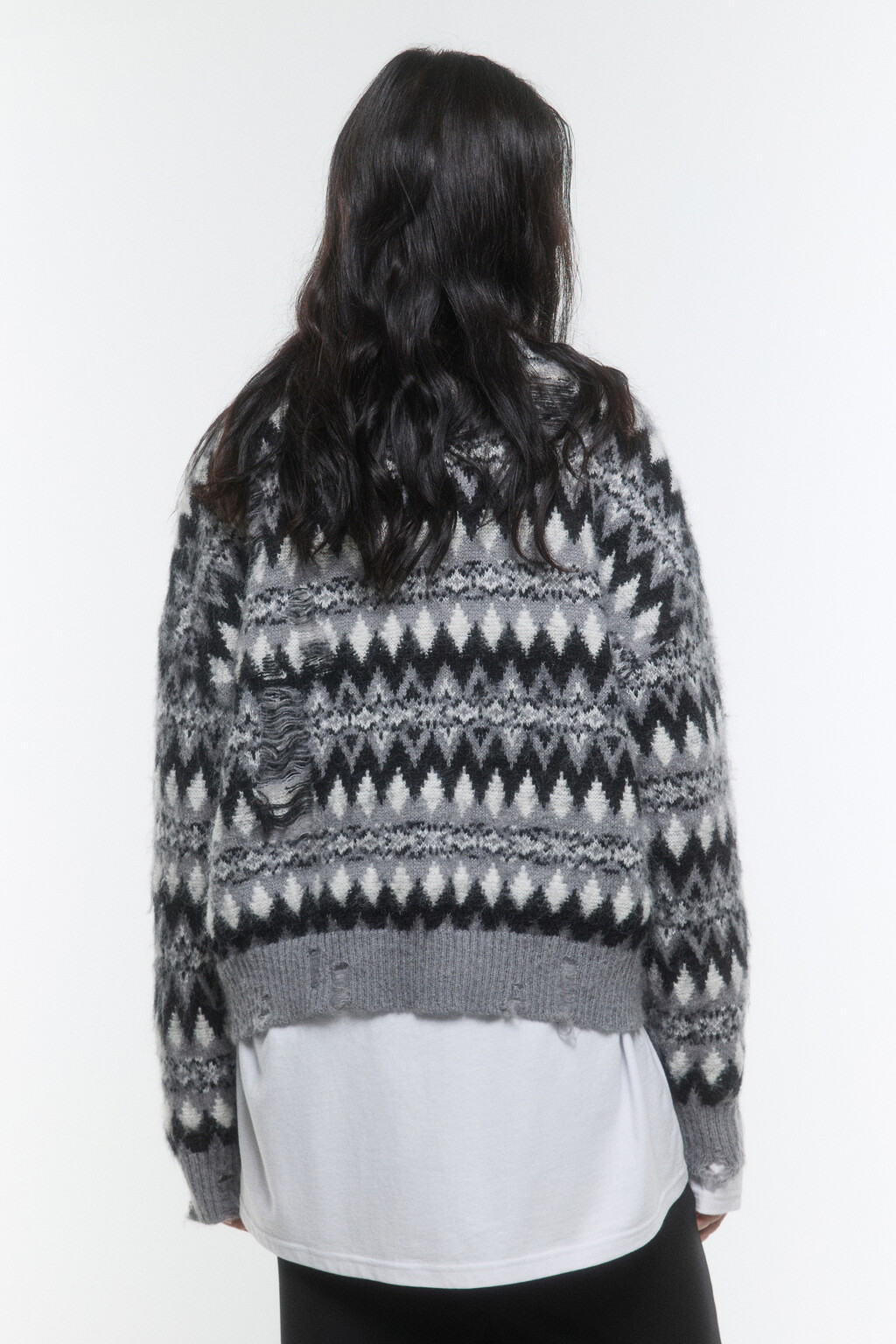 Джемпер вязаный рваный с узором - цвет серый - 5