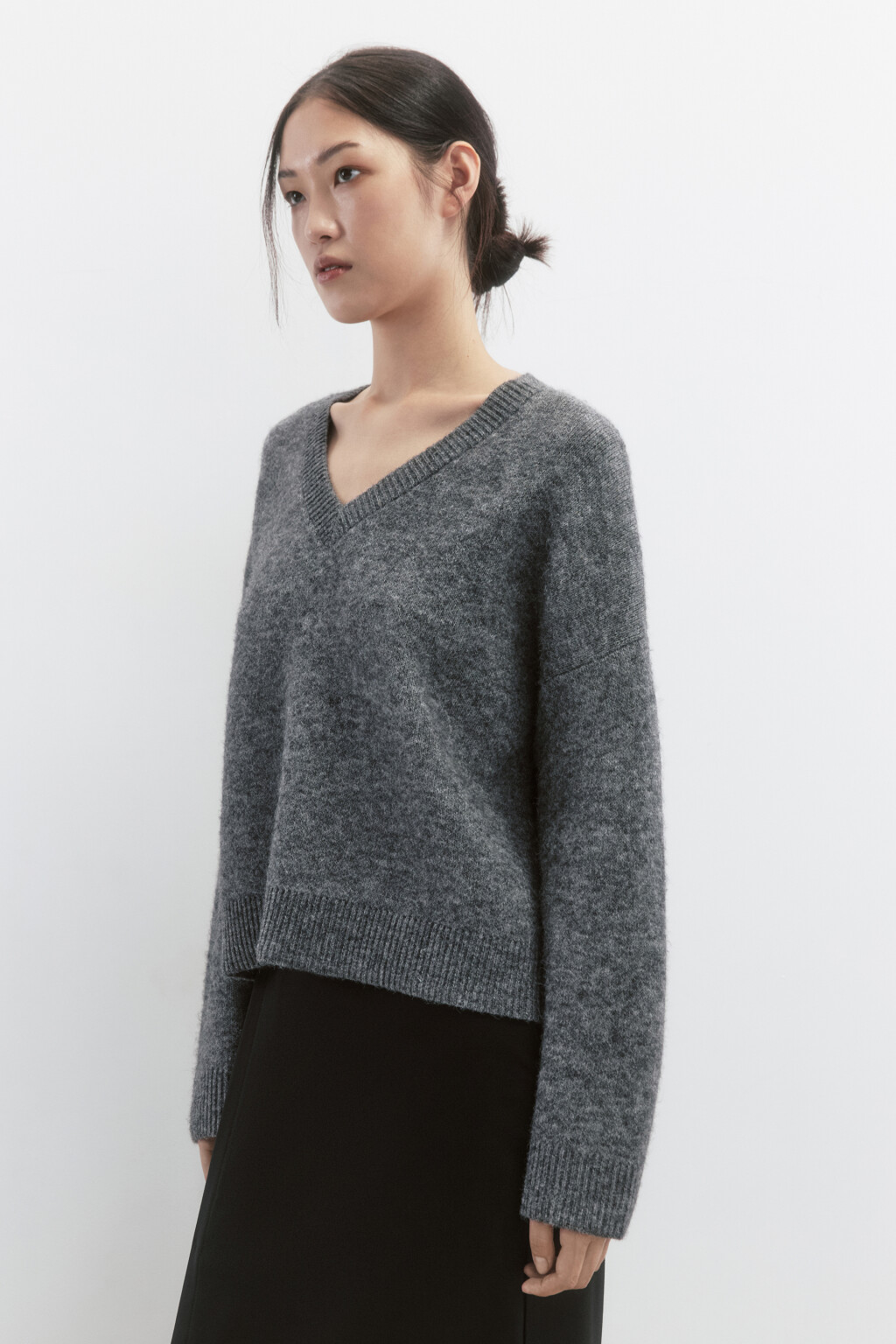 Джемпер вязаный свободный с V-вырезом - цвет серый - 3