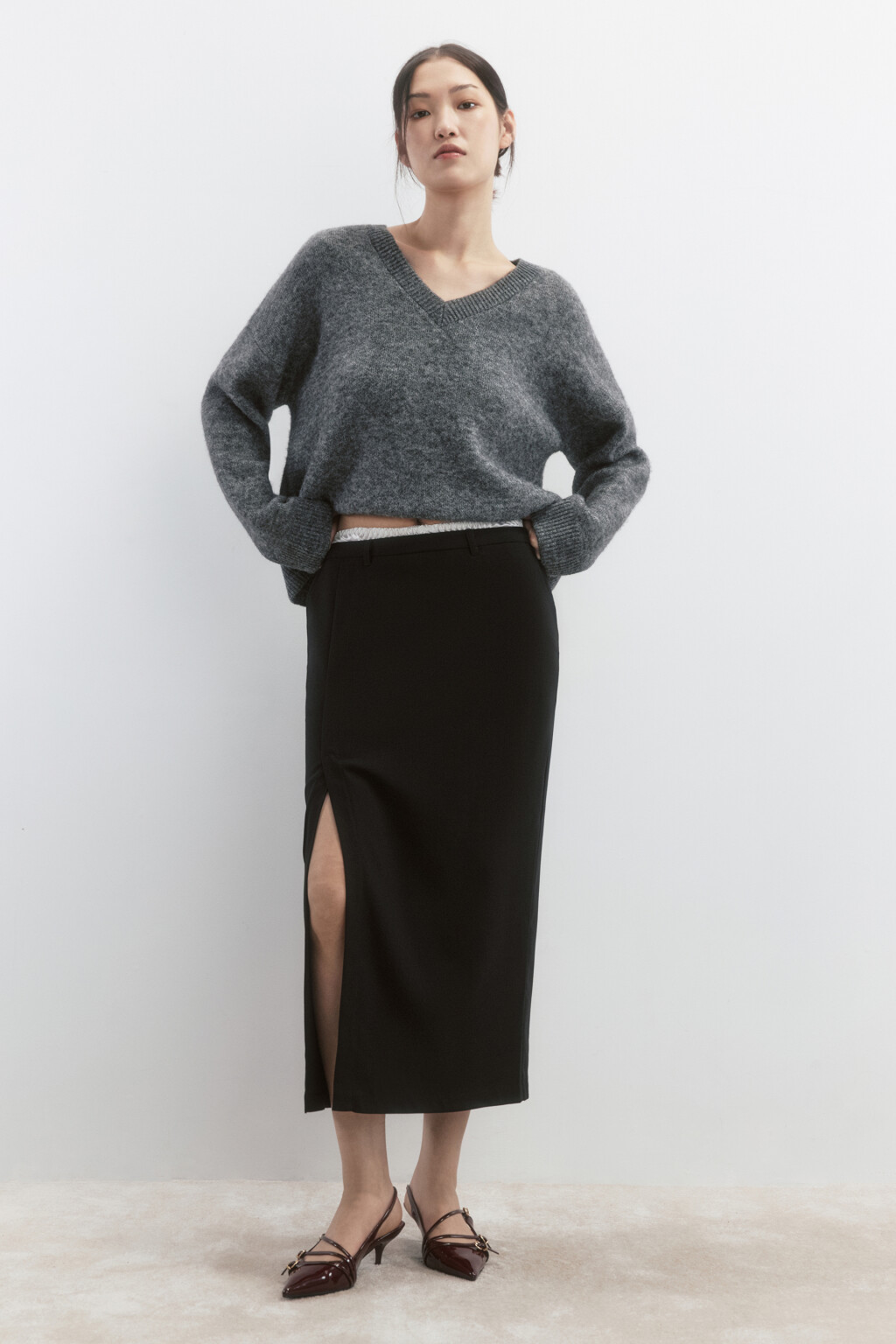 Джемпер вязаный свободный с V-вырезом - цвет серый - 5