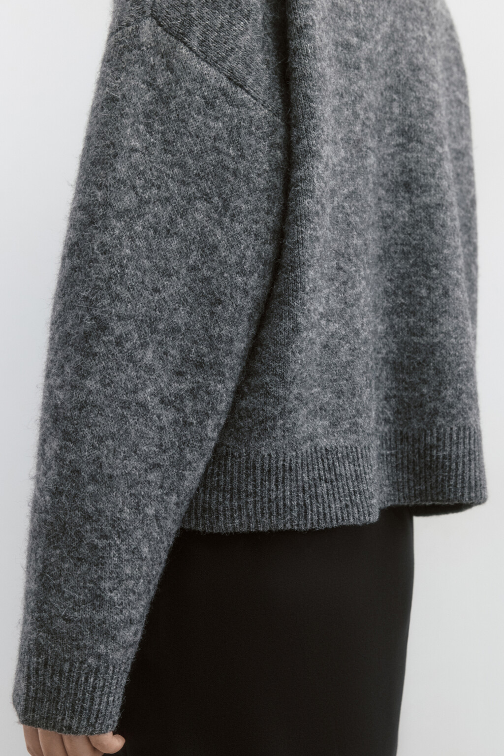 Джемпер вязаный свободный с V-вырезом - цвет серый - 6
