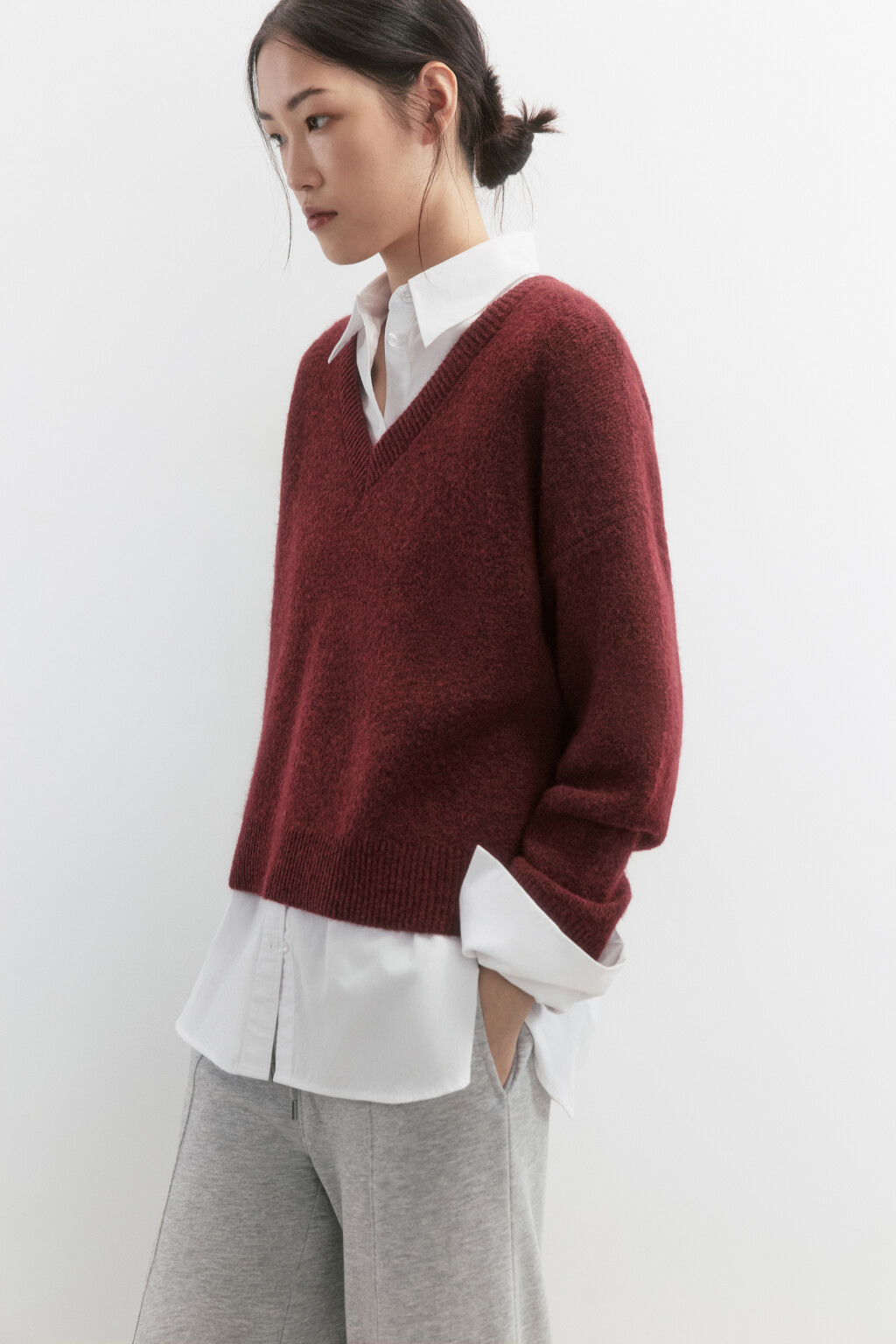 Джемпер вязаный свободный с V-вырезом - цвет бордовый - 1