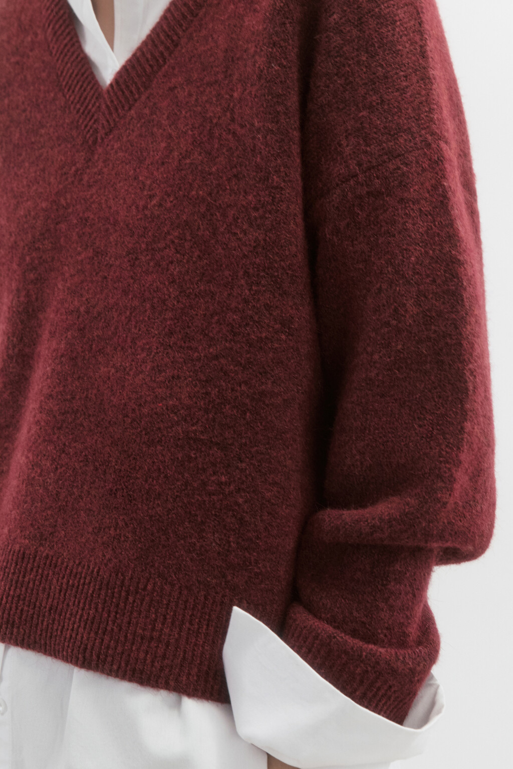 Джемпер вязаный свободный с V-вырезом - цвет бордовый - 2