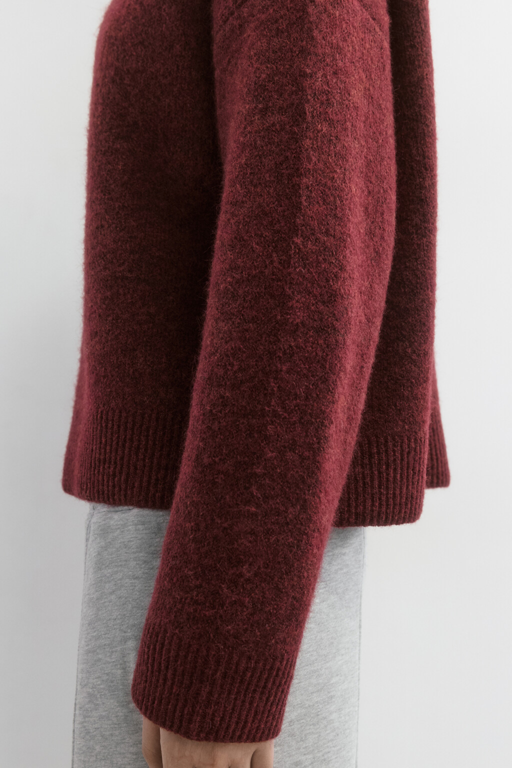 Джемпер вязаный свободный с V-вырезом - цвет бордовый - 7