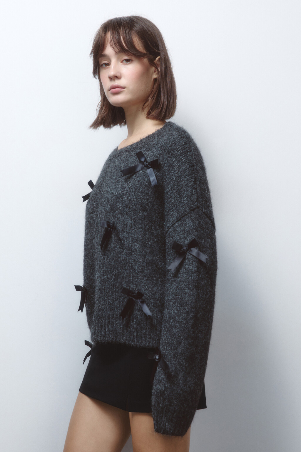 Джемпер вязаный с атласными бантиками - цвет серый - 3