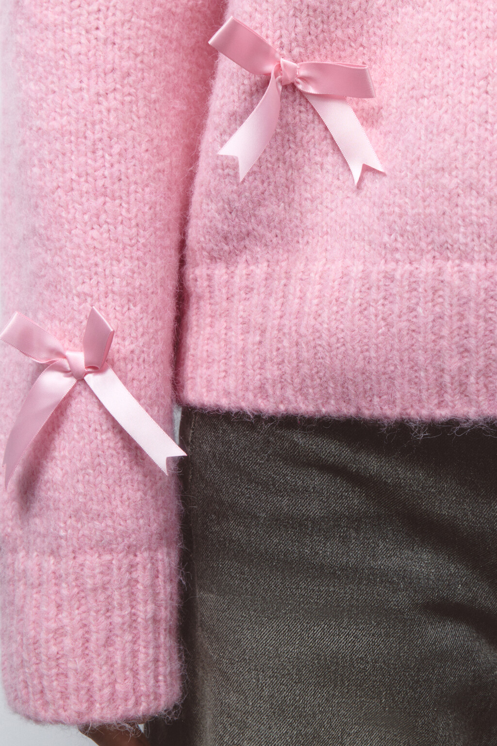 Джемпер вязаный с атласными бантиками - цвет розовый - 7