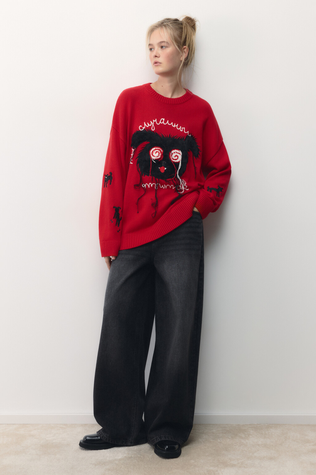 Джемпер вязаный с принтом и надписью - цвет красный - 5