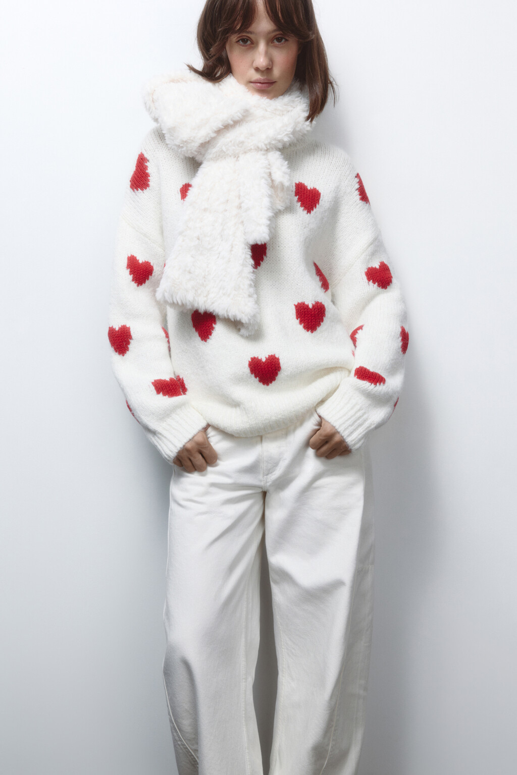 Джемпер вязаный свободный с сердечками - цвет белый - 1