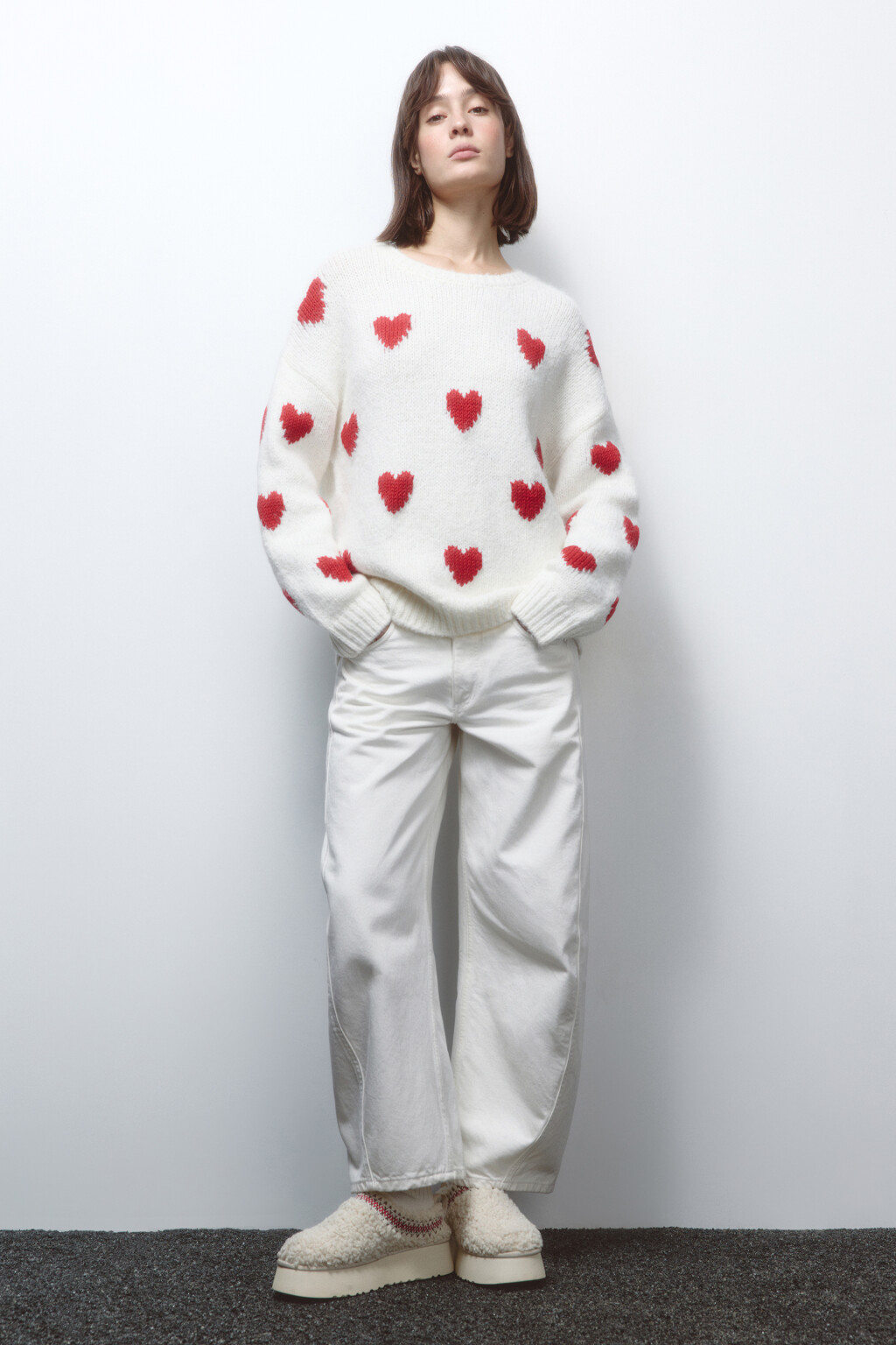 Джемпер вязаный свободный с сердечками - цвет белый - 5