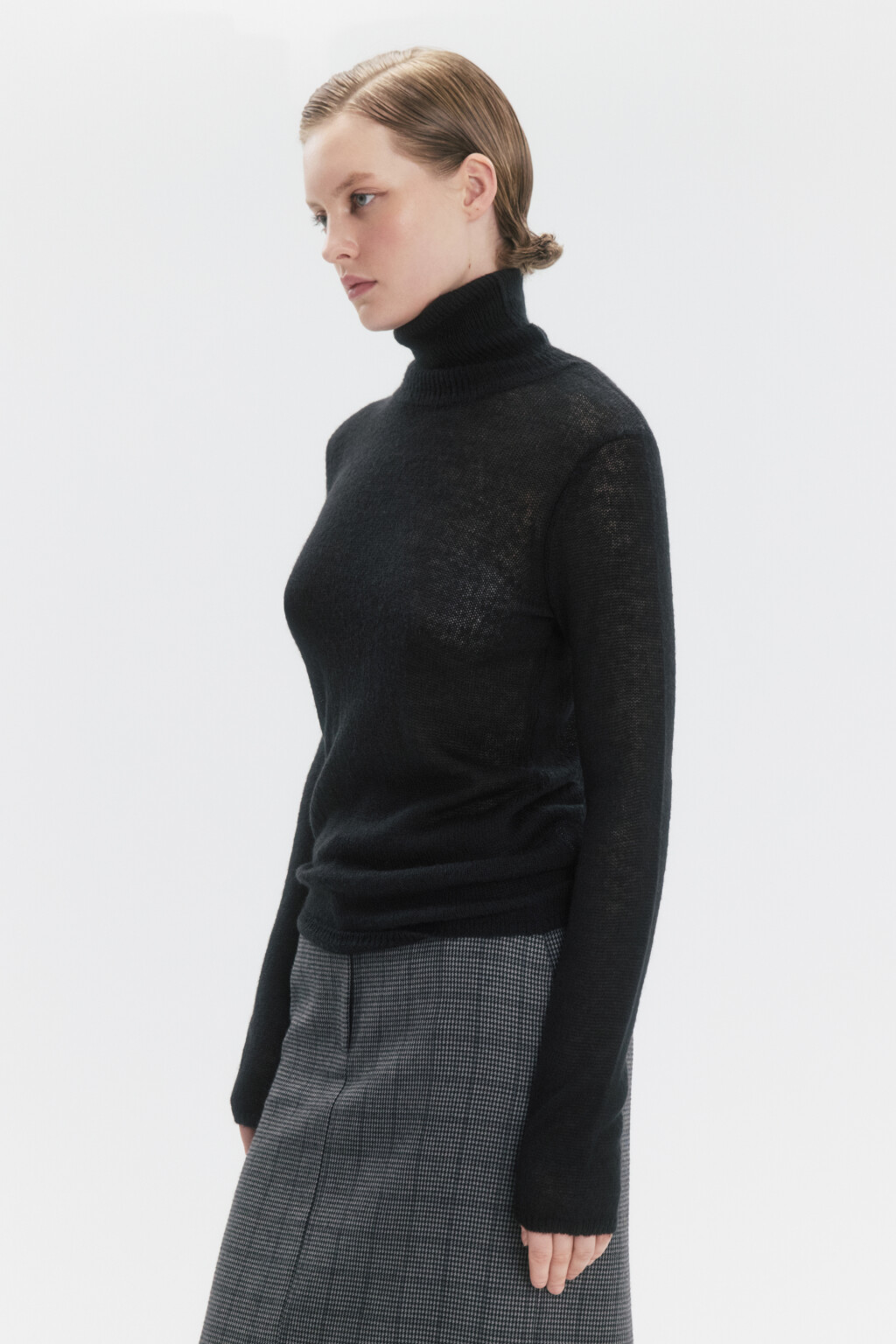 Свитер-водолазка тонкой вязки с шерстью - цвет черный - 3