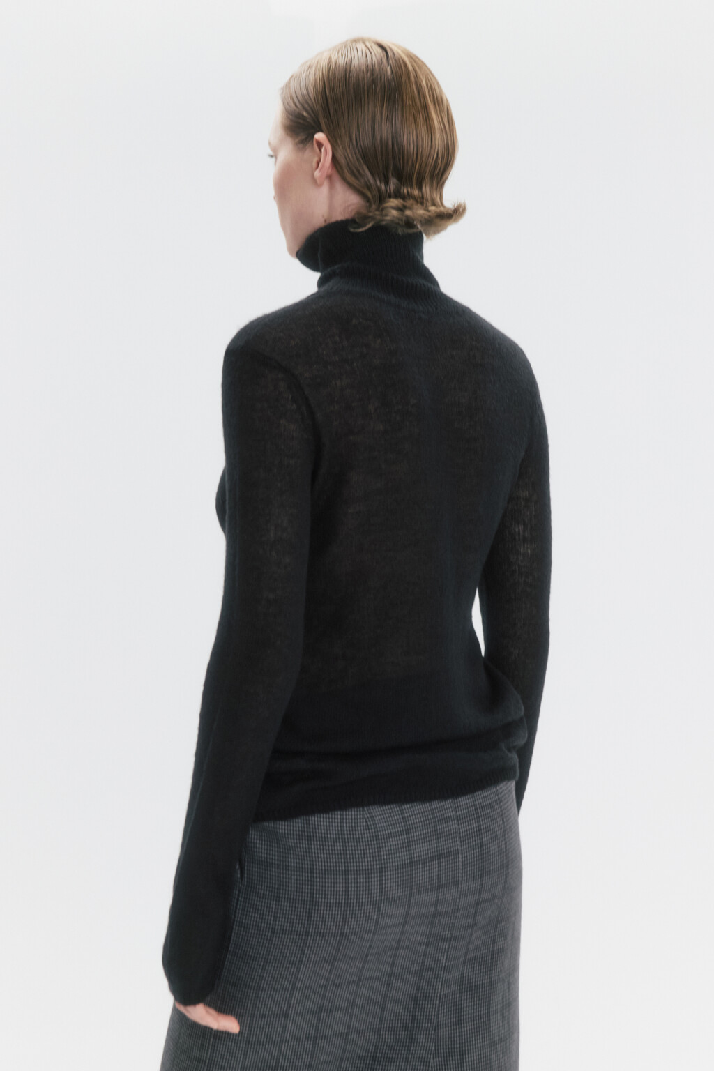 Свитер-водолазка тонкой вязки с шерстью - цвет черный - 4