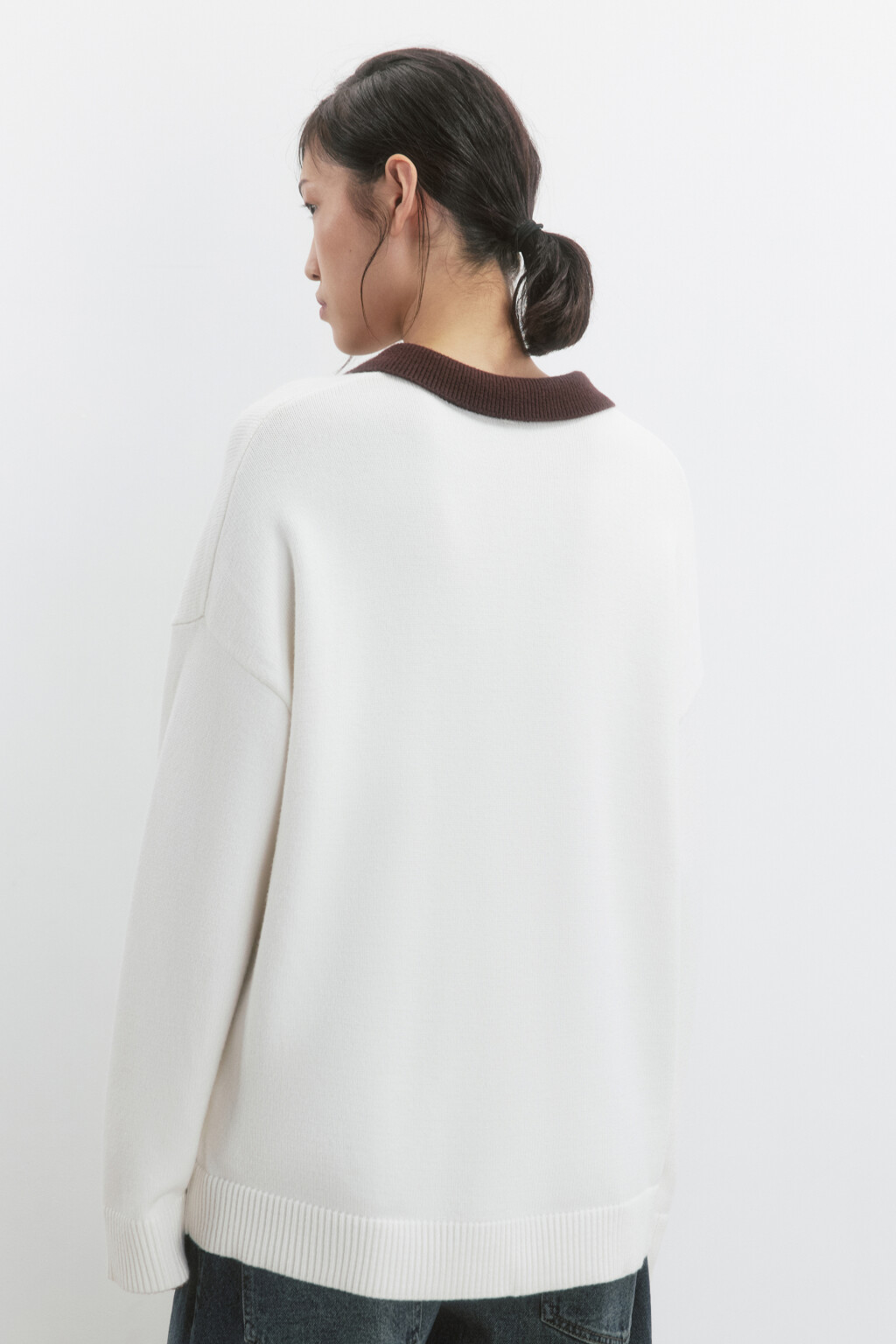 Джемпер-поло вязаный с вышивкой на груди - цвет молочный - 4