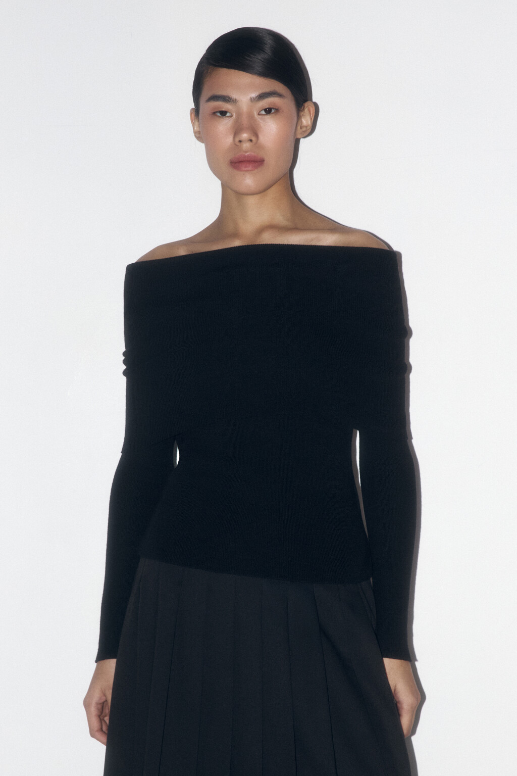 Топ-лонгслив в рубчик с открытыми плечами - цвет черный - 2