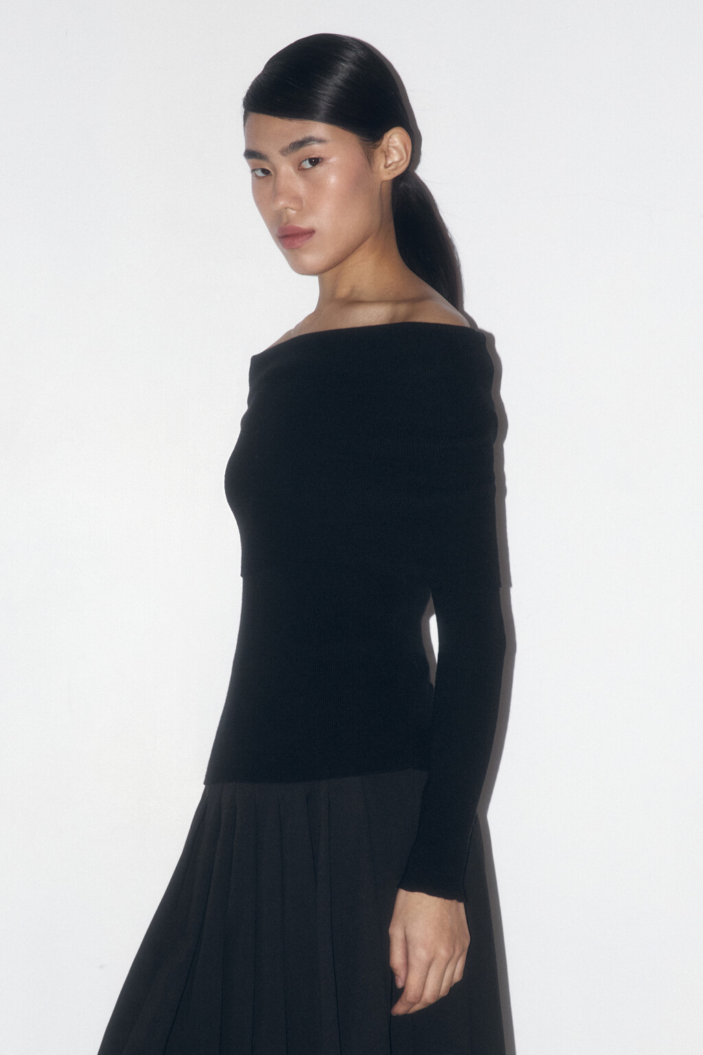 Топ-лонгслив в рубчик с открытыми плечами - цвет черный - 3