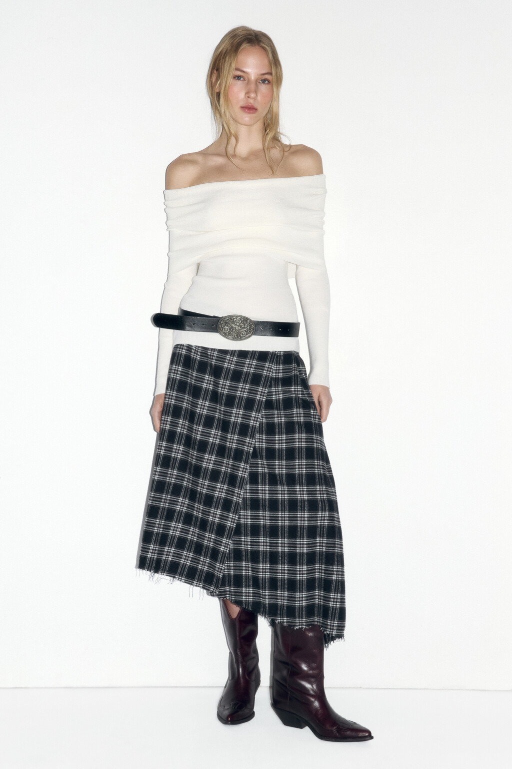 Топ-лонгслив в рубчик с открытыми плечами - цвет молочный - 4