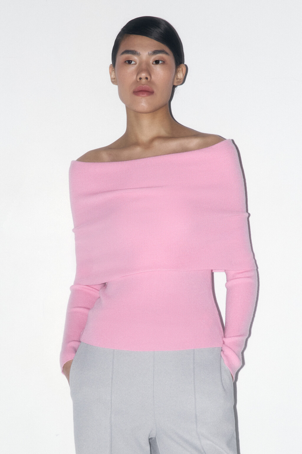 Топ-лонгслив в рубчик с открытыми плечами - цвет розовый - 2