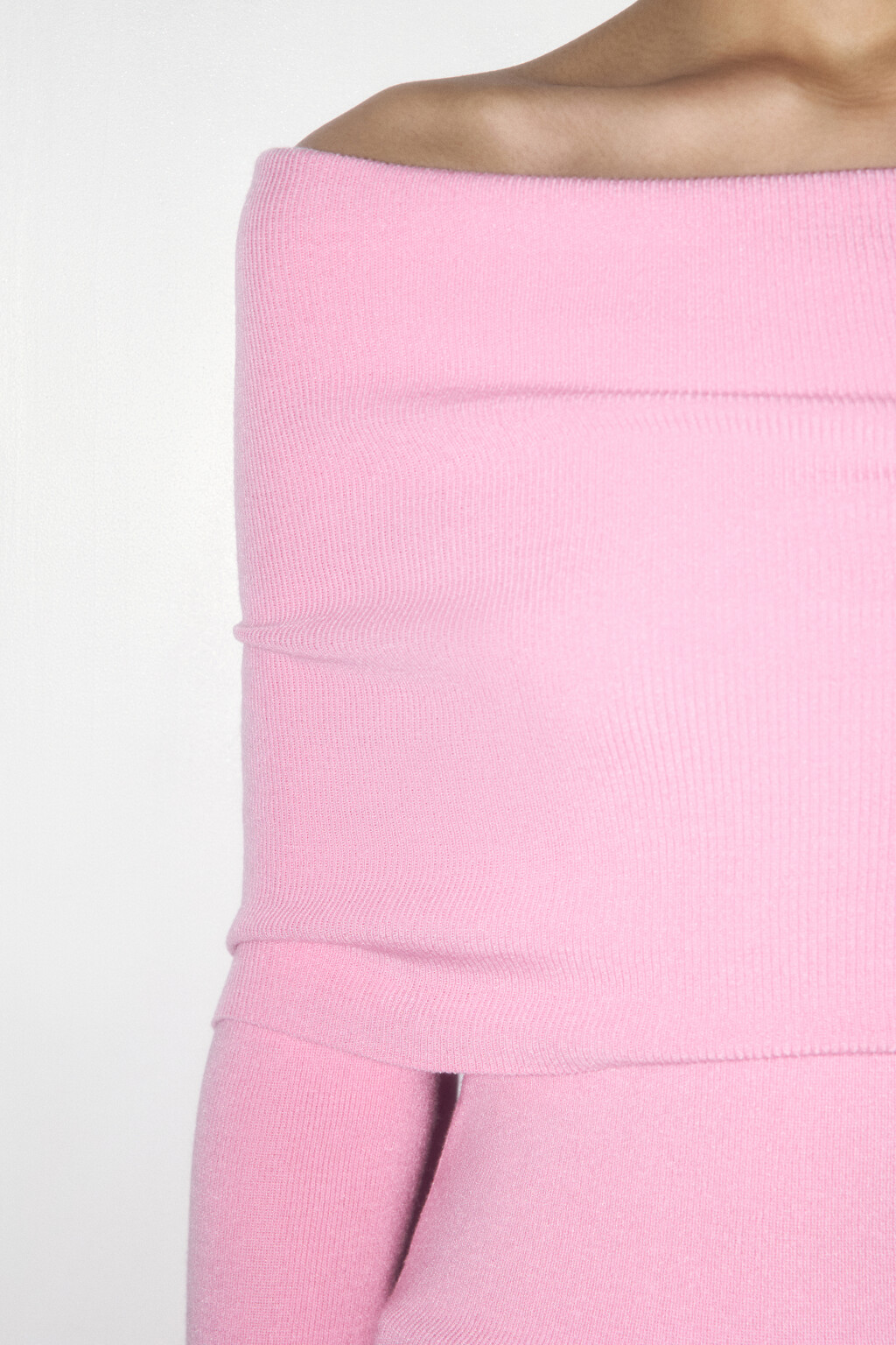 Топ-лонгслив в рубчик с открытыми плечами - цвет розовый - 7