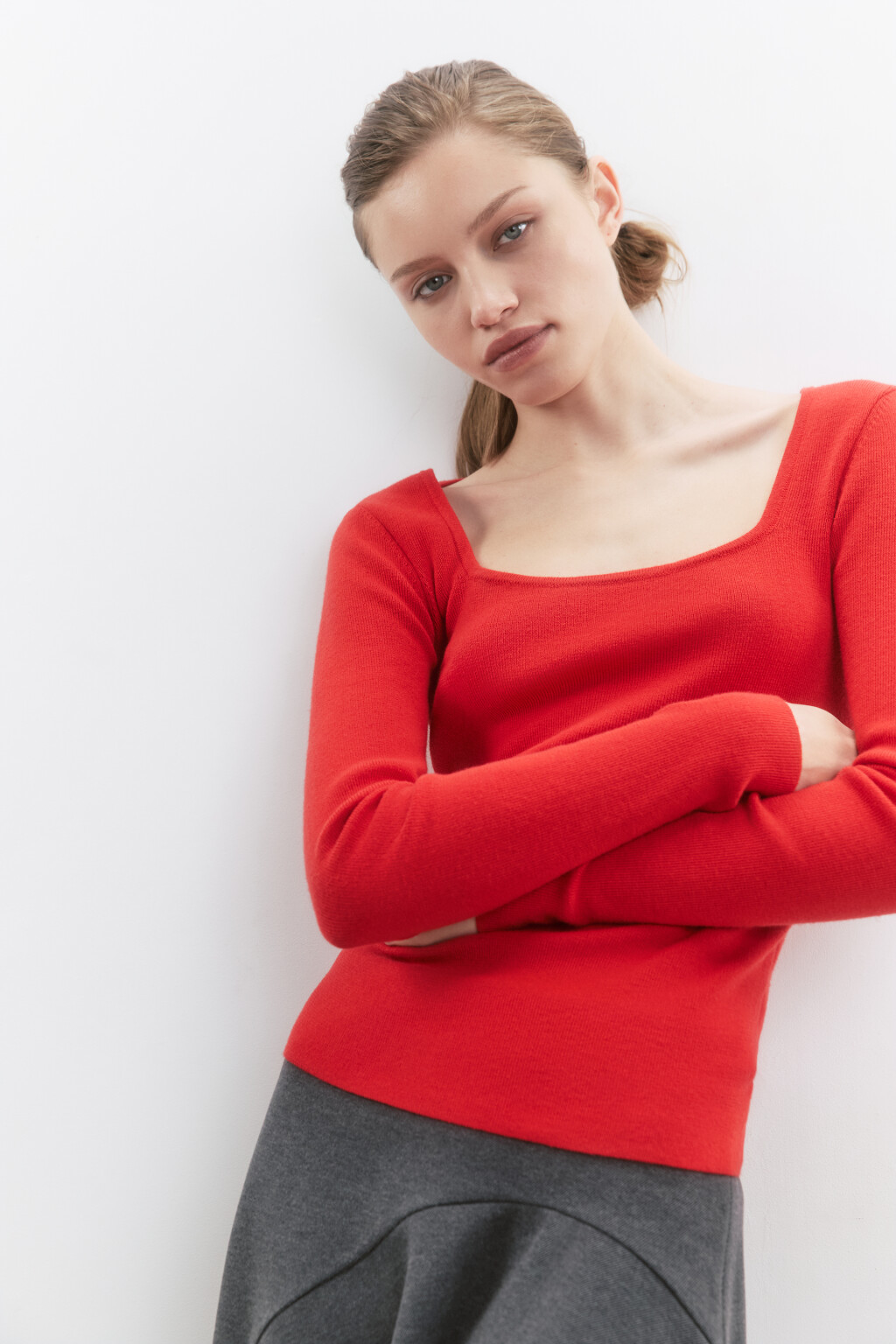 Джемпер тонкой вязки с вырезом-каре - цвет красный - 2