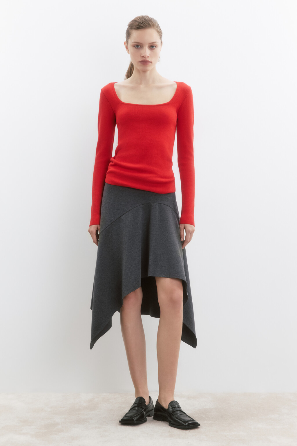 Джемпер тонкой вязки с вырезом-каре - цвет красный - 6